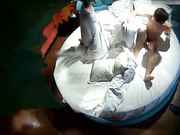 年轻水嫩的美女和刚认识的男友开房,男说：你胸前挂了2个大白兔害羞的被连操2次,走时还想操,美女说：我要回家了!