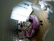 漂亮长发大学美女提前开好房间等异地男友进来后饥不可耐的猛操,刚干完美女换上性感情趣服还要,把男的累倒了!