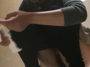 商场厕拍系列 妹子的胸圆润饱满，看起来真不错