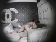 主题钟点房小伙找个年轻小姐把妹纸干的娇喘呻吟不止