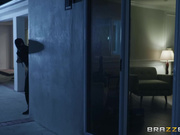 (BrazzersExxtra) He Came At Night Part 1 夜间的闯入者 2