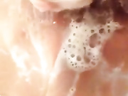 超可愛蘿莉萌妹子洗澡時激情自慰 叫聲動人 強烈推薦