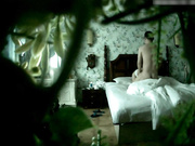 宾馆偷拍活泼开朗的妹子和男友第一次开房 亲了半天才脱光衣服操B