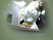 特色酒店钟点房偷拍嫩白美少妇和情人开房啪啪挺能干的搞了2个小时