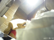 大陸近期蠻火的精品盜錄：黑絲OL制服美女尿尿 無四角窺視美穴嫩穴-第七部