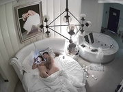 精品酒店偷拍强壮纹身男把白嫩性感的美女小三高潮淫叫：我要,不许射啊,才18分钟,还吹牛1小时.男说我怕你挺不住