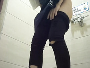 商场厕拍系列 美丽少妇带着孩子一起上厕所