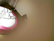 投影墙电视酒店年轻情侣激情肉战眼镜妹外表清纯干起来热情似火小伙经验丰富把妹子玩弄的娇喘呻吟欲仙欲死