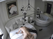 高挑性感的长腿美女酒店被性欲旺盛的男友操完又操美女干的受不了大叫：走开,不行了,轻点,你又射我头发上了!