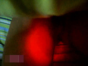 国内真实咪J-怪咖迷晕房东老板娘和她乖巧的女儿穿上黑丝袜任意玩弄抽插