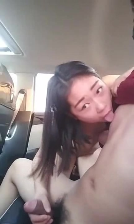 很是风骚美女主播和炮友开车到户外 车震啪啪大秀 很是刺激