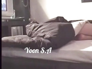 淫蕩人妻看著色情電影被兩男人同時肏着