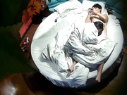 宾馆偷装摄像头盗摄男女开房打炮 女主身子瘦 但是性欲强 打完一炮 给男的口硬再来一炮