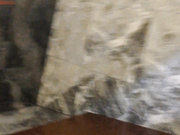 牛人假裝等女朋友酒店大堂廁所偸拍大量美女尿尿