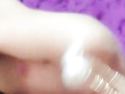 两个疯狂小青年带着苗条白嫩妹子到农村KTV包房淫乱沙发茶几来回搞肉棒干完用酒瓶搞爽完还唱歌对白精彩