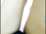 “这小B湿乎乎的水成多了”身材苗条娇小东北妞与社会小青年造爱直播大方露脸近距离BB特写东北话搞笑淫荡