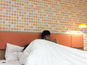 幼师院校胸大性感的漂亮美女放暑假回家前一晚和男友宾馆啪啪,美女特意穿上网购的性感黑丝操,淫叫声真嗲!