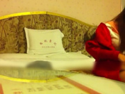 说话有点嗲的红衣气质美女网恋宾馆约会男友想要洗澡都不行直接干说做完在洗按着头让她吃肉棒国语对白