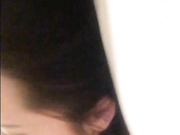 刚开苞没多久的清纯水嫩美女前几天刚被男友操过又被带到酒店进屋就扒掉奶罩吃咪咪,无毛小鲍鱼干的捂着嘴叫!