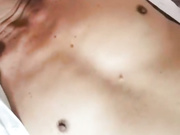 “舒服吧老头明天当我干爹好不好”对白搞笑淫荡70来岁J8还很大的老头被超骚的熟女鸡爽的不要不要的