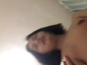 奶子上有纹身的性感大学美女和闺蜜学长男友偷情自拍,干的销魂淫荡大叫：好大,太爽了,干我,受不了了!