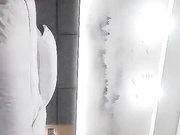 胖男探花约了个熟女TP啪啪 口交上位骑乘自己动大力猛操非常诱人