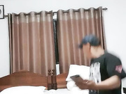 广东修车老司机光头哥《探秘金三角》手机选妹200块包夜大波妹自己干完溜了让兄弟上