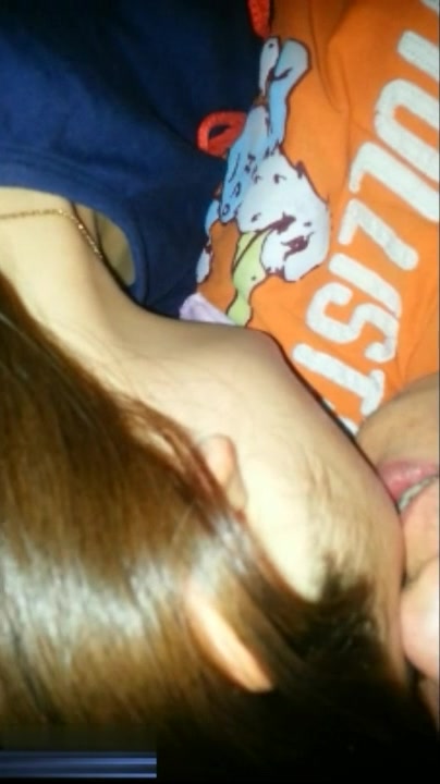 小夫妻居家自拍流出 长相甜美的妹子没想到吃棒棒也这么专业