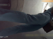 县城驾校简陋女厕偷拍学车的妹子上厕所嘘嘘第一个妹子貌似嘴里还吃着东西进厕所