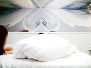 约啪泰国旅游活泼可爱学生妹,小穴紧致难以进入,疼痛难耐直喊：慢一点