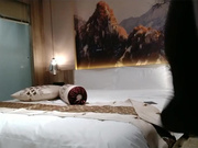 公子哥酒店高价网约3000RMB以上的高颜值气质外围女模S级身材说平时喜欢健身被大哥狠狠干累的满头大汗