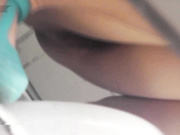 国内厕拍大神潜入某高校女厕躲在厕所里面偷拍学妹嘘嘘有个身材不错的妹子在换衣服