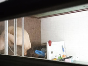偷拍楼下邻居少妇洗澡奶头真大