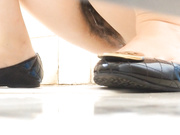 校园坑神进入国内某大学装腔作势守在女卫生间门口来妹子就拍个露脸全身在进去拍下面方便时的样子