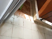 都市商城高档写字间女卫坑神蹲守厕所门前碰到漂亮靓妹就下手貌似直接跟进去拍的牛逼克拉斯