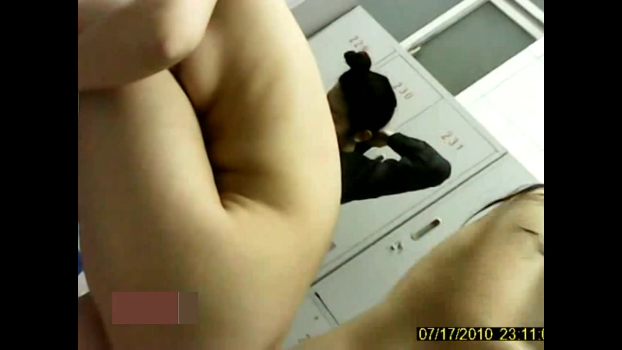 【精品推薦】【經典盜錄】趴窗戶邊窺視良家人妻少婦洗浴護膚 雪白肌膚堅挺美乳看得欲火焚身 720P高清原版