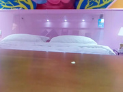 欧巴发型广州忧郁哥叫小姐24小时上门服务少妇皮肤不错浑圆美臀有腰窝狠狠干要亲嘴被拒绝还说你不要太猛了