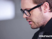 年轻漂亮混血美女艺术学校应聘被斯文眼镜艺术总监潜规则阴道肛门换着插内射