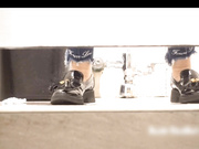 國內廁拍大神購物商城公共女廁拍攝到的美女和閨蜜一起如廁 貌似逼逼被操多得黑了 1080P高清