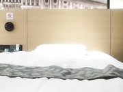 酒店网约可以玩双飞的19岁开朗妹子全套90分钟2次水手制服装人虽瘦奶子却很大呻吟声有点让人受不了