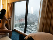 獨家推薦 帥氣小夥星級酒店與苗條身材可愛女友瘋狂嗨皮 落地窗前互舔愛撫翹臀後入幹得高潮連連 完美露臉 1080P高清原版