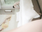 声音甜美长发成熟美少妇酒店援交老板很放得开主动先把衣服脱光奶子饱满貌似是白虎B床上太骚了兴奋的抱起来肏对白精彩