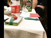 【全網推薦】【網曝門事件】濰坊包間事件！19歲濰坊女包間擦槍走火 翹美臀後入直接操 3男1女思維豬腳盡心盡力～720P高清原版