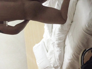 【精品推薦】混社會的紋身哥最近勾搭認識了個剛滿16歲不願讀書的粉嫩妹子帶入酒店啪啪 1080P高清原版