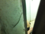 城中村出租屋窗外手機拍攝大奶打工妹洗澡 堅挺乳房濃密逼毛絕對誘惑～1080P高清