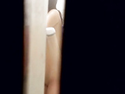 出租屋浴室窗外偷窺奶子發育得還不錯的可愛鄰家妹子沐浴更衣 雪白肌膚堅挺美乳看得讓人欲火焚身 貌似還哼著小調跳舞 露臉高清