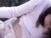 野外露出敏感苗條美熟女強迫帶出戶外中出做愛一面害羞一面潮吹的超下流女子