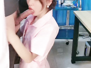 高颜值护士小姐姐和医生激情丝袜制服露脸