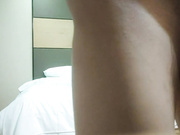 约卡哇伊小嫩妹娇小玲珑还戴个眼镜脱光变身淫娃