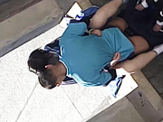 大连高中校园惊现火爆一幕 小情侣大白天的在走廊就开干